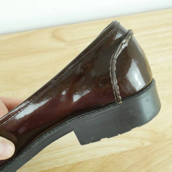 Womens 8 1/2 Loafers Brown Patent Leather Preppy Academia Minimal Slip On Flats - Picture 8 of 13